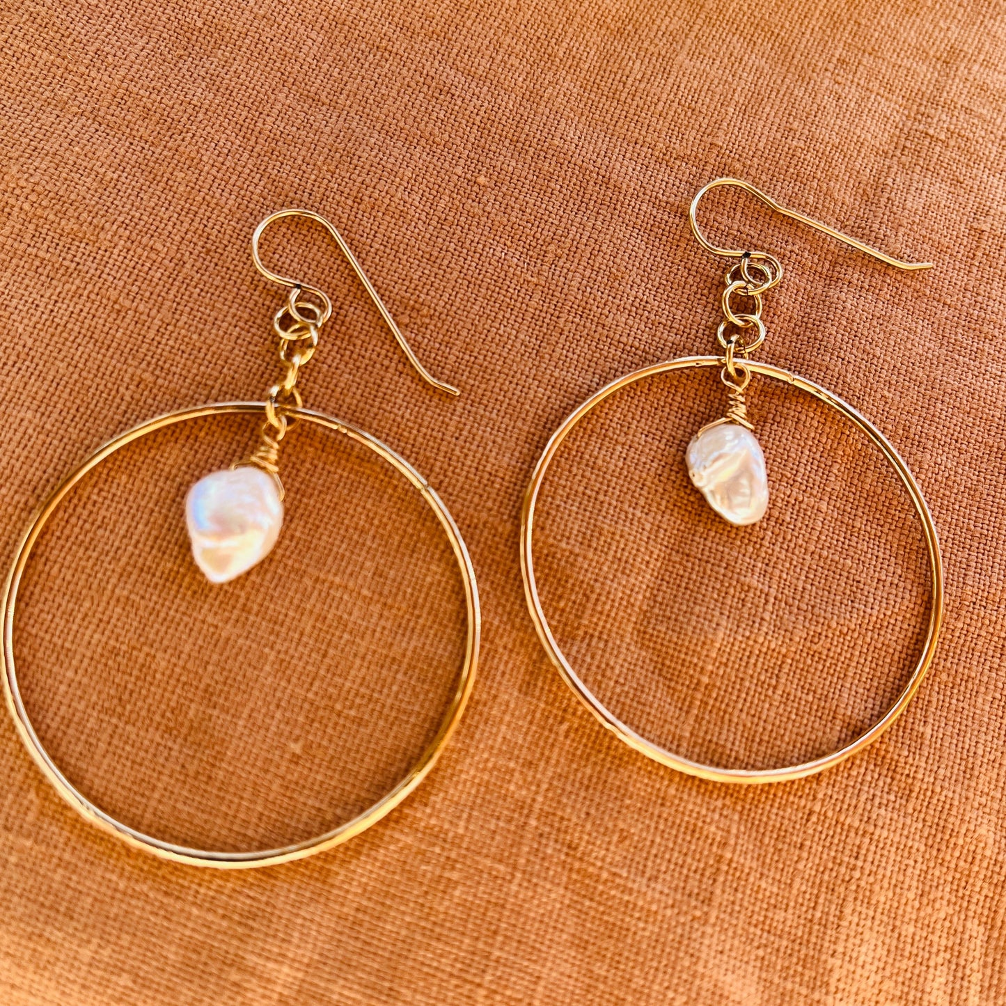 KESHI PEARL HOOP EARRING