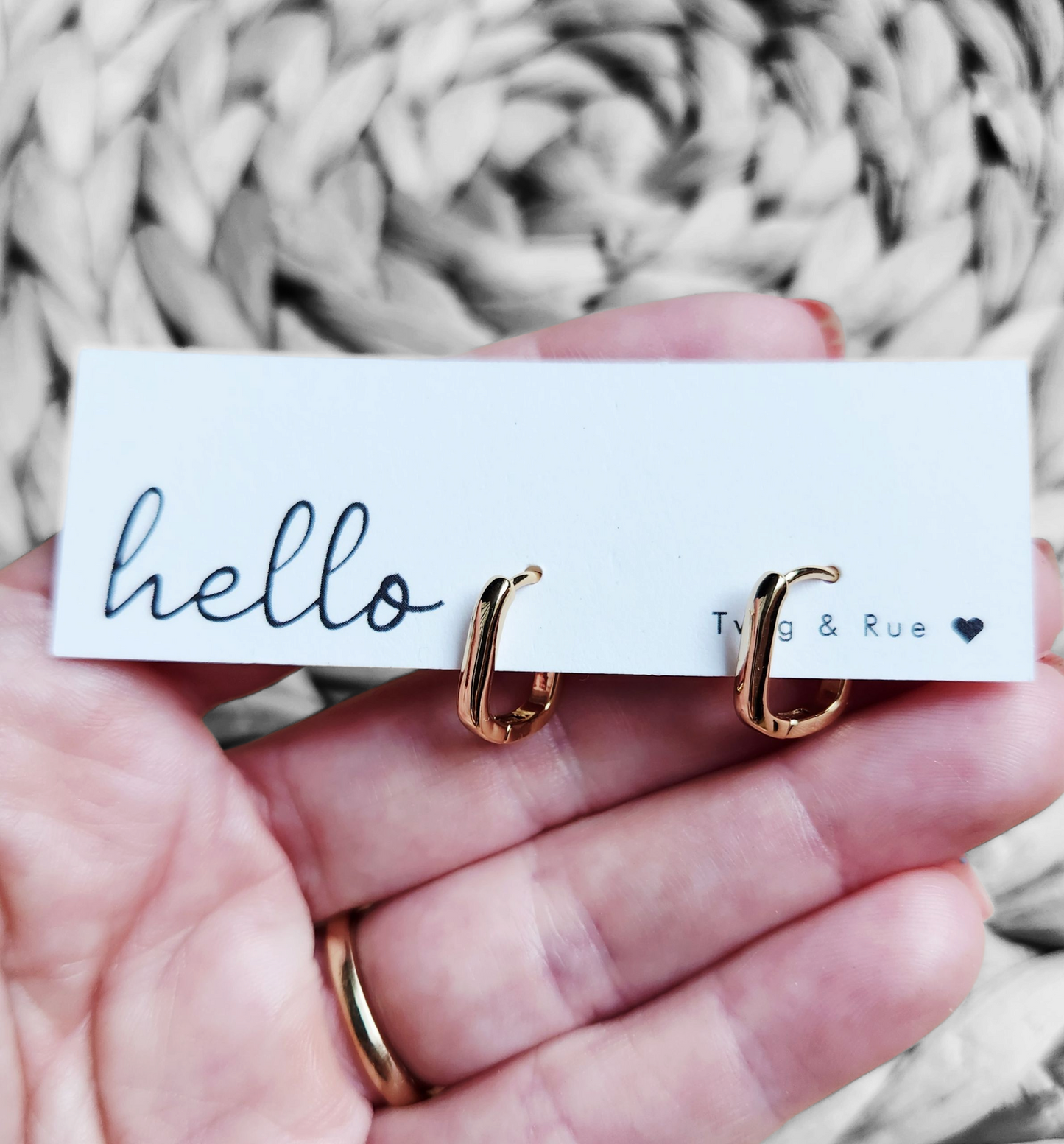 Squared huggie hoops| 18K gold