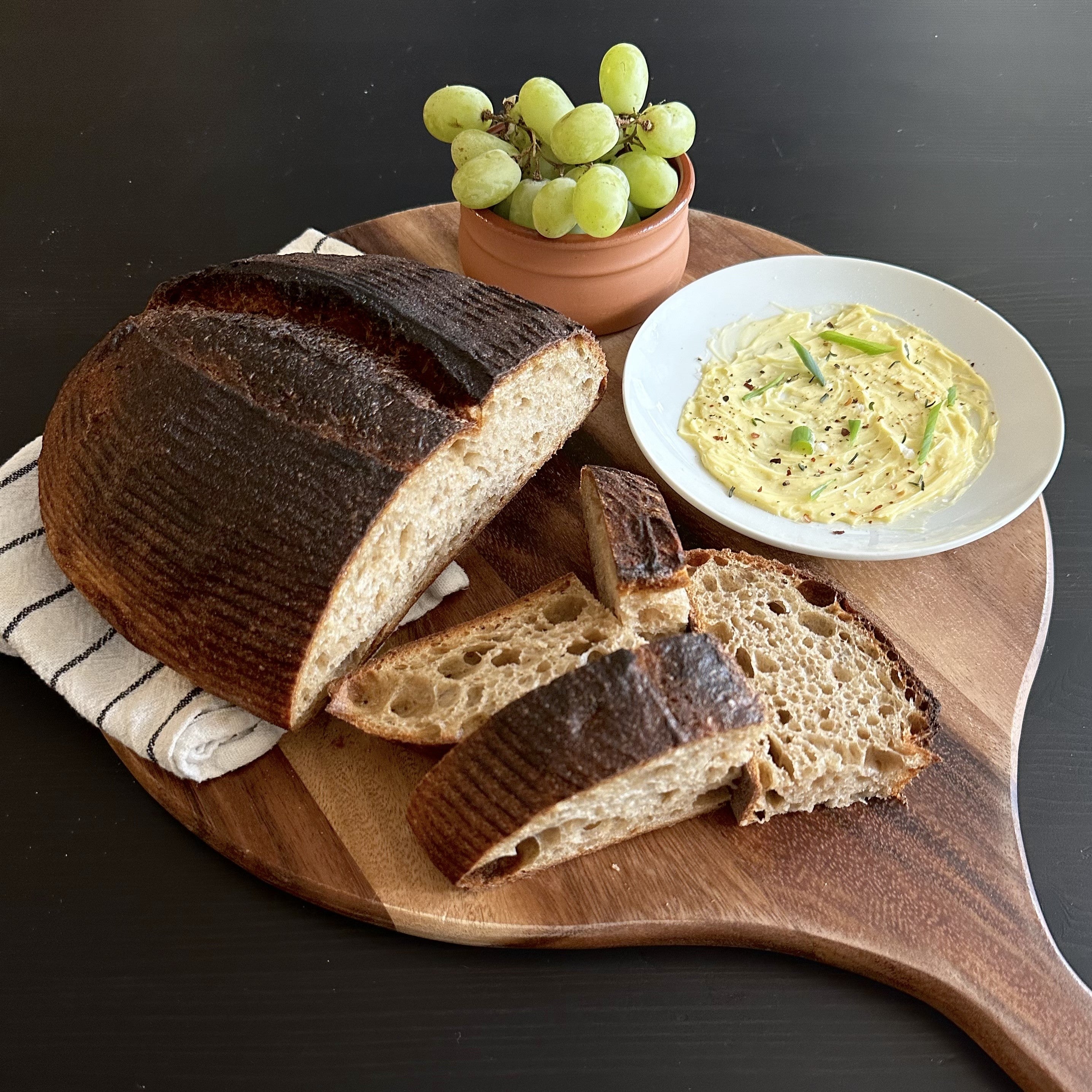 Solid Acacia Round Wood Cutting and Charcuterie Board