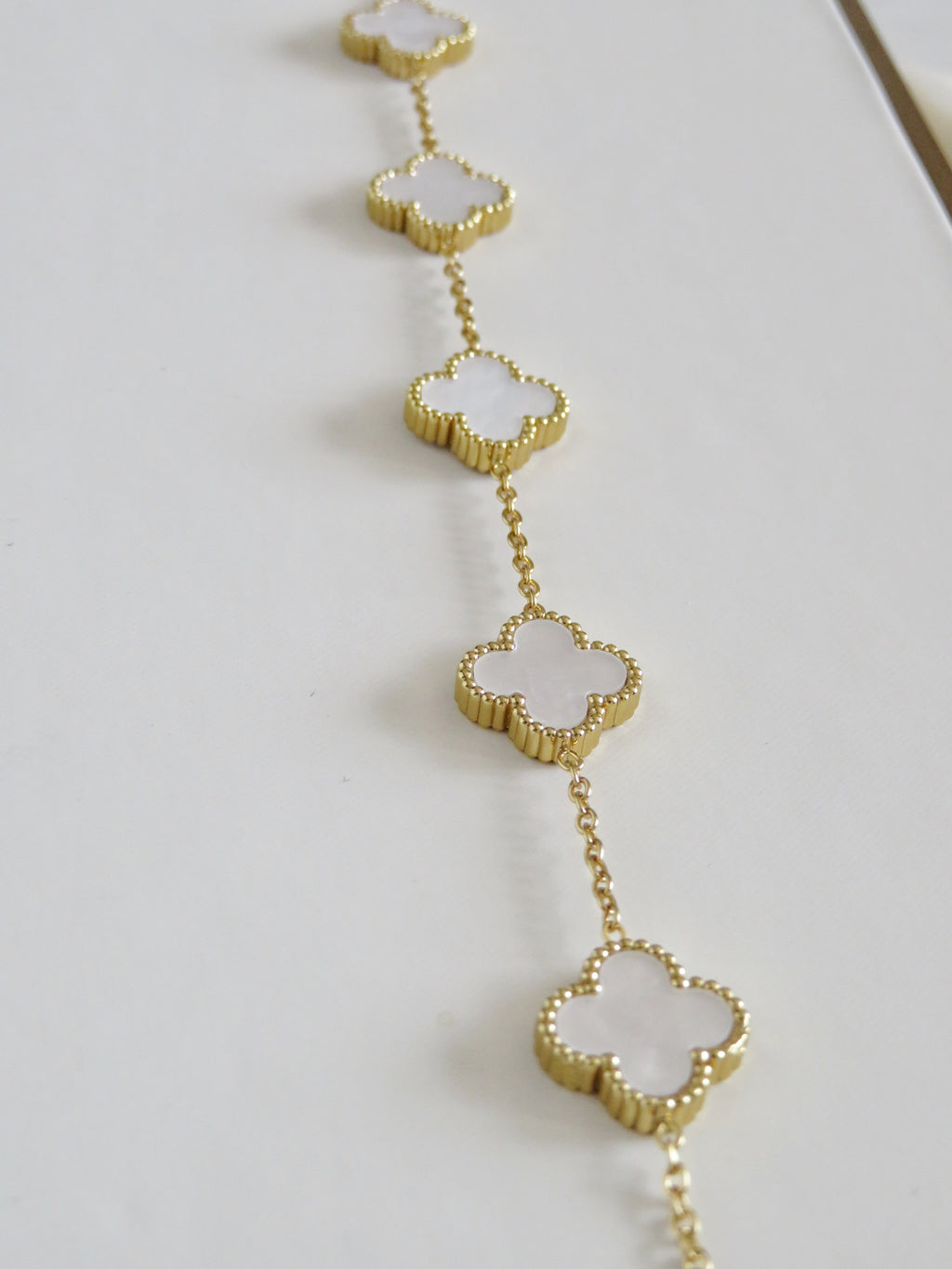 Luck Intention -Pearl Shell Clover Bracelet