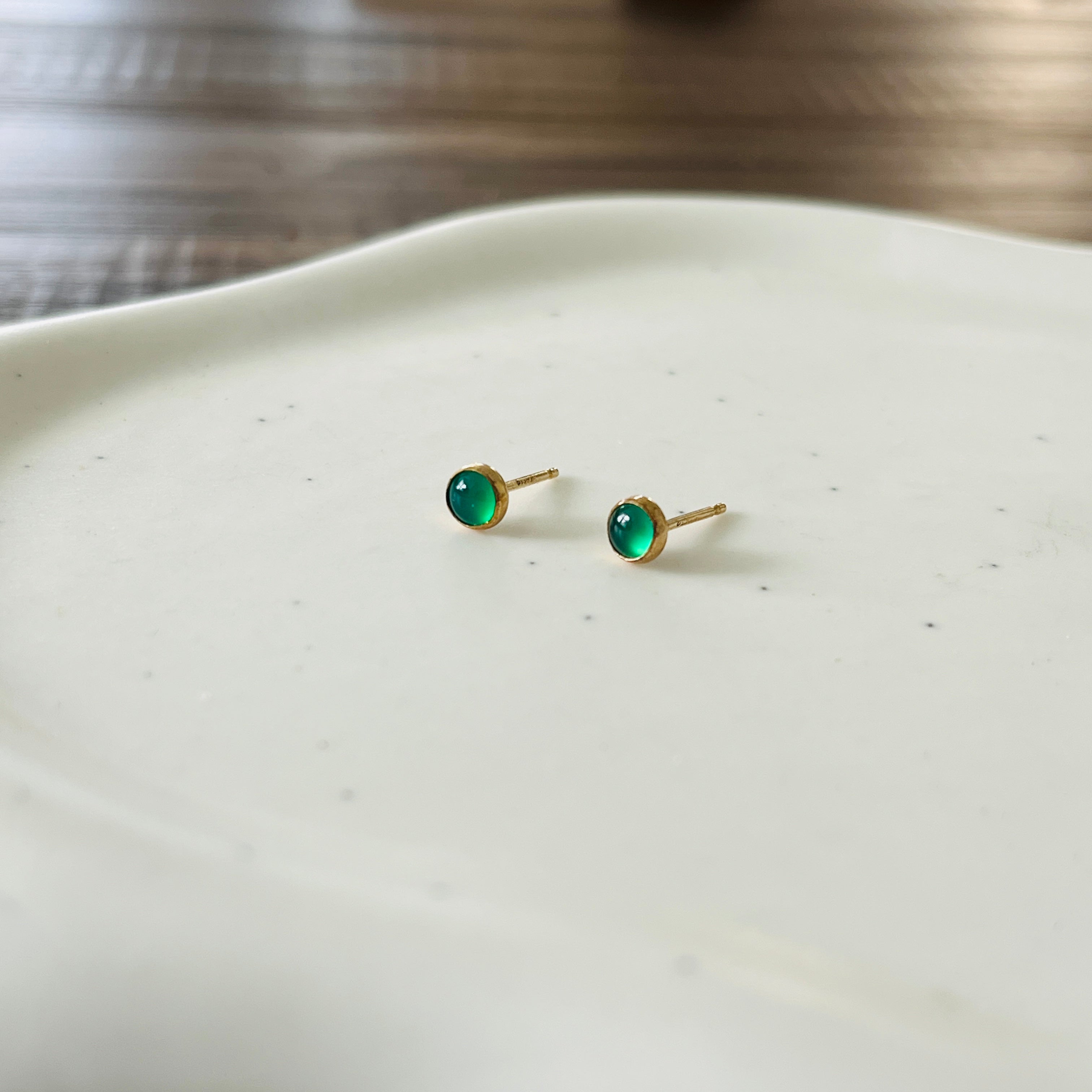 EMERALD ONYX STUD EARRINGS